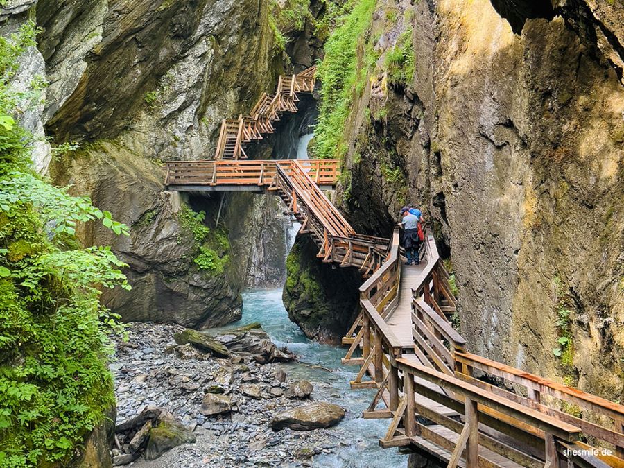 Am heißesten Tag der Woche, dem Wasser im Pinzgau ganz nah: Sigmund Thun Klamm in Kaprun und Strandbad Thumersbach am Zeller See. shesmile Erlebnisse.