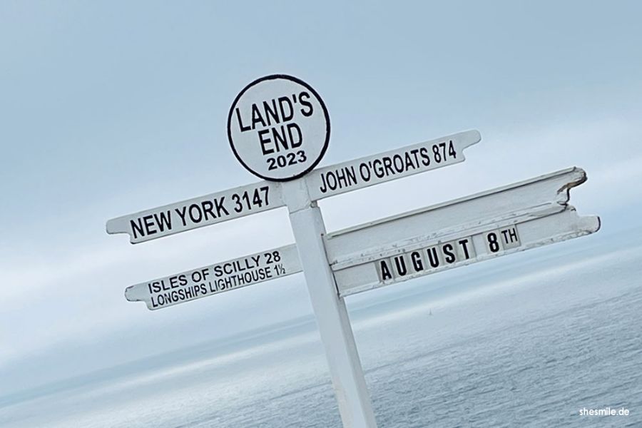 Tierische Sandburgen, atemberaubende Landschaften, Live Musik und ein Feuerwerk: Land’s End Cornwall - Ausflug mit Kindern zum westlichsten Punkt Englands.