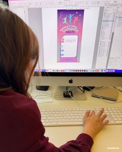 Einladungskarten für die Trampolinparty individuell gestalten