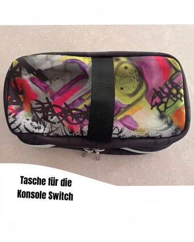 Es ist die Tasche für die Konsole Switch von shesmile. Ich habe Softshell verendet und die Tasche ist für meinen Enkel. Es war mir wichtig, dass die Switch auch genau hineinpasst und geschützt ist und es passt alles perfekt.