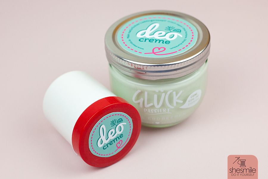 Ohne Hormone. Ohne Aluminium. DIY Deocreme einfach selber machen. Mein natürliches Lieblingsrezept mit Sheabutter, Zinkoxid, Kokosöl, Maismehl, Natron, Salbeiöl und Limettenöl.