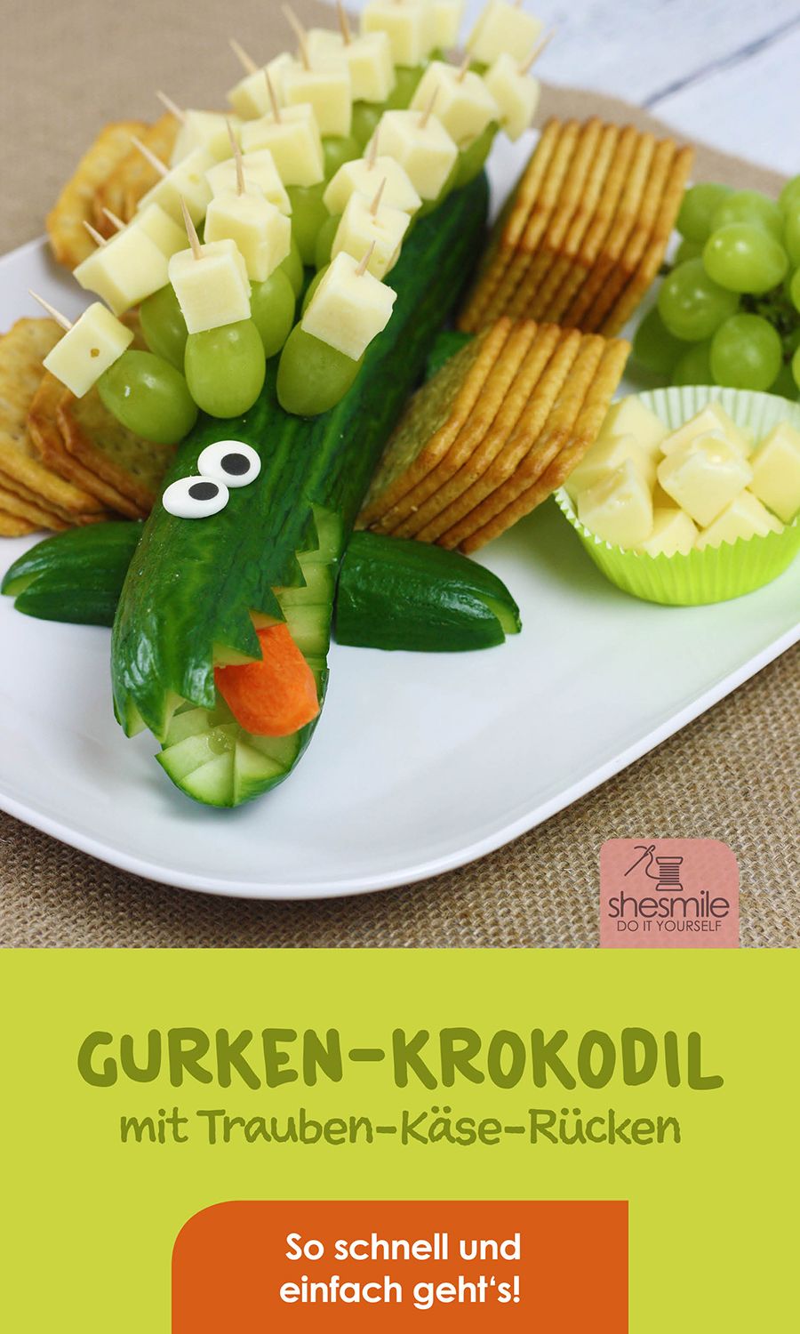 Ein Gurken-Krokodil mit Trauben-Käse-Rücken zum Kindergeburtstag