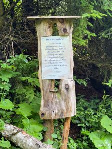 Hinweistafeln zum Schrabach Wasserfall