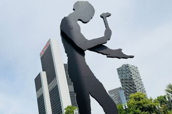 Hammering Man, Skyline Garden und Warten auf die Heimfahrt