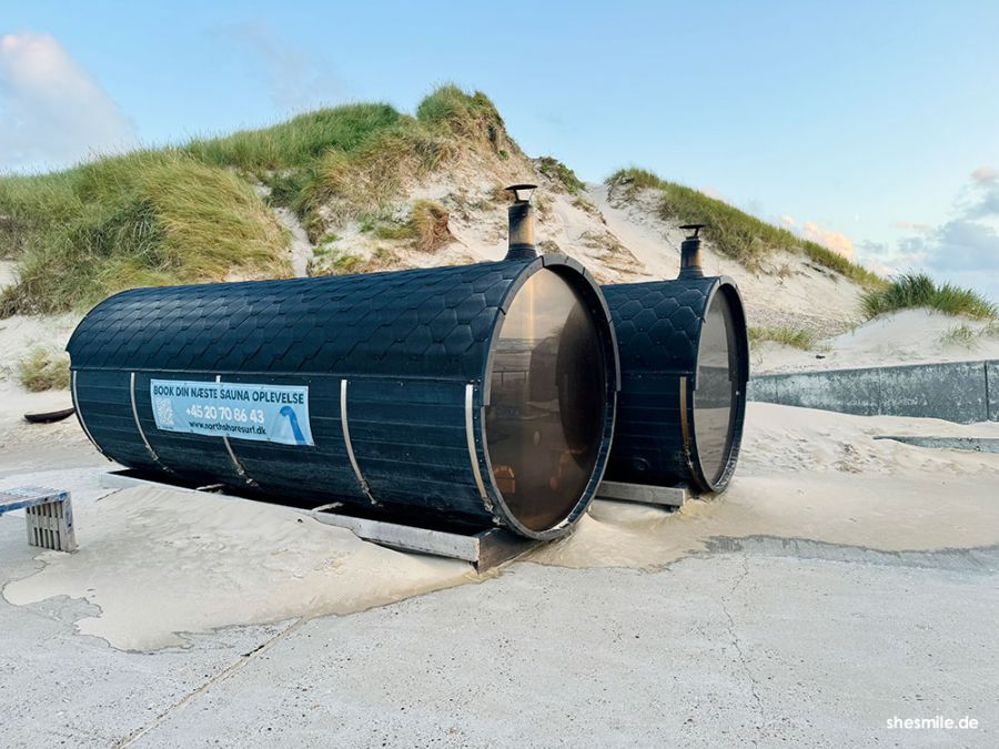 Glück ist leicht: Strand-Sauna und Pfannkuchenhaus mit der Familie in Løkken, Dänemark. shesmile Erlebnisse Reisetagebuch.