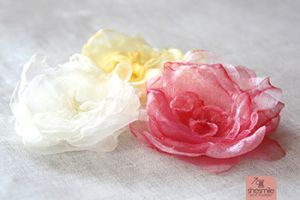 Blumen aus Organza-Stoff (Kostenlose Bastel- und Nähanleitung)