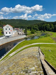 Stausee Lipno (Staumauer mit Kraftwerk)
