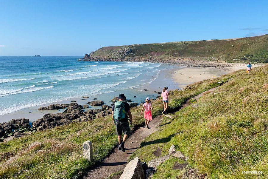 Sommerurlaub mit der Familie in Süd-England. Sennen Cove und Gwynver Strand. Surfen lernen in Cornwall. Ein Reisetagebuch-Eintrag von shesmile Erlebnisse.