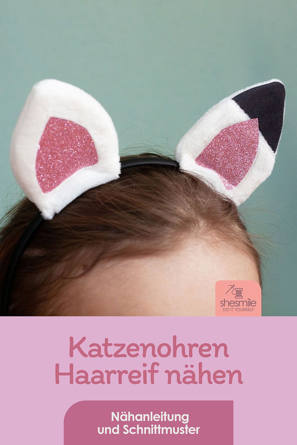 Einen schwarz-weiss-rosa-glitzer Pandy Haarreif mit Katzenohren nähen