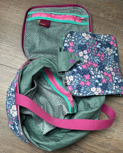 Medizin Tasche mit großem Reißverschluss für den Urlaub aus beschichteter Baumwolle -endlich mal eine richtige bunte Tasche!