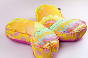 Nackenkissen, Dekokissen, Kuschelkissen oder Kissenbezug! Nähanleitung und Schnittmuster in zwei Größen gestaltet als PDF-E-Book von shesmile für ein Schmetterlingskissen Steffi.