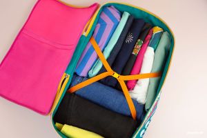 Kleidung ordentlich verpackt: XL-Packwürfel aus Bine-Brändle-Stoffen