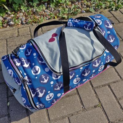 Meine Tochter hat sich eine Sporttasche für ihre Judosachen gewünscht. Da brauchte sie extra Fächer und hat auch teilweise die Stoffauswahl übernommen.