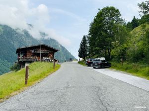 Wanderparkplatz am Wasserfall