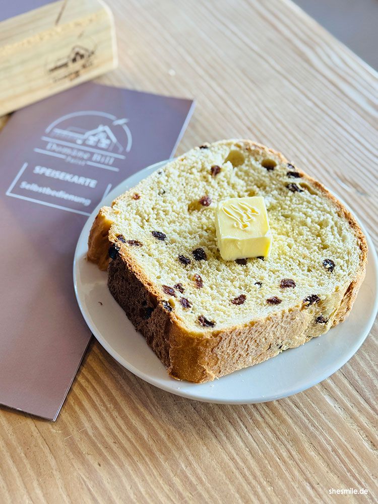 Rosinenstuten mit Butter