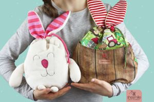 Nähanleitung und Schnittmuster gestaltet als PDF-E-Book für eine Wendetasche mit Kordelzug welche nach dem Wenden zum süßen Hasenkuscheltier wird. Der Osternesthase von shesmile!