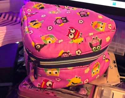 Ich hab das viertel Stück vom Tortentraum von Shesmile aus Baumwollpopeline genäht. Endlich die perfekte Tasche für mein Minibügeleisen.